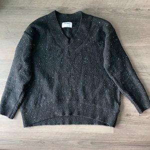 Old Navy perfect condition black and white sweater super warm! Never Worn!! SM